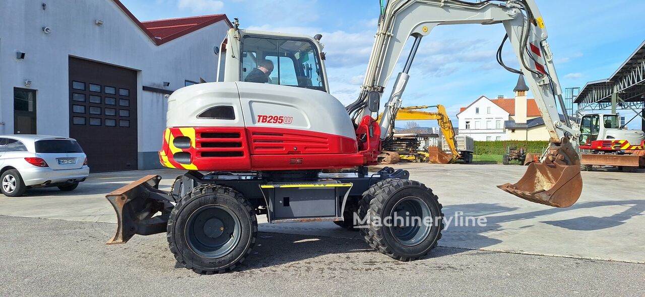 Pelle sur pneus Takeuchi TB 295W - Machineryline