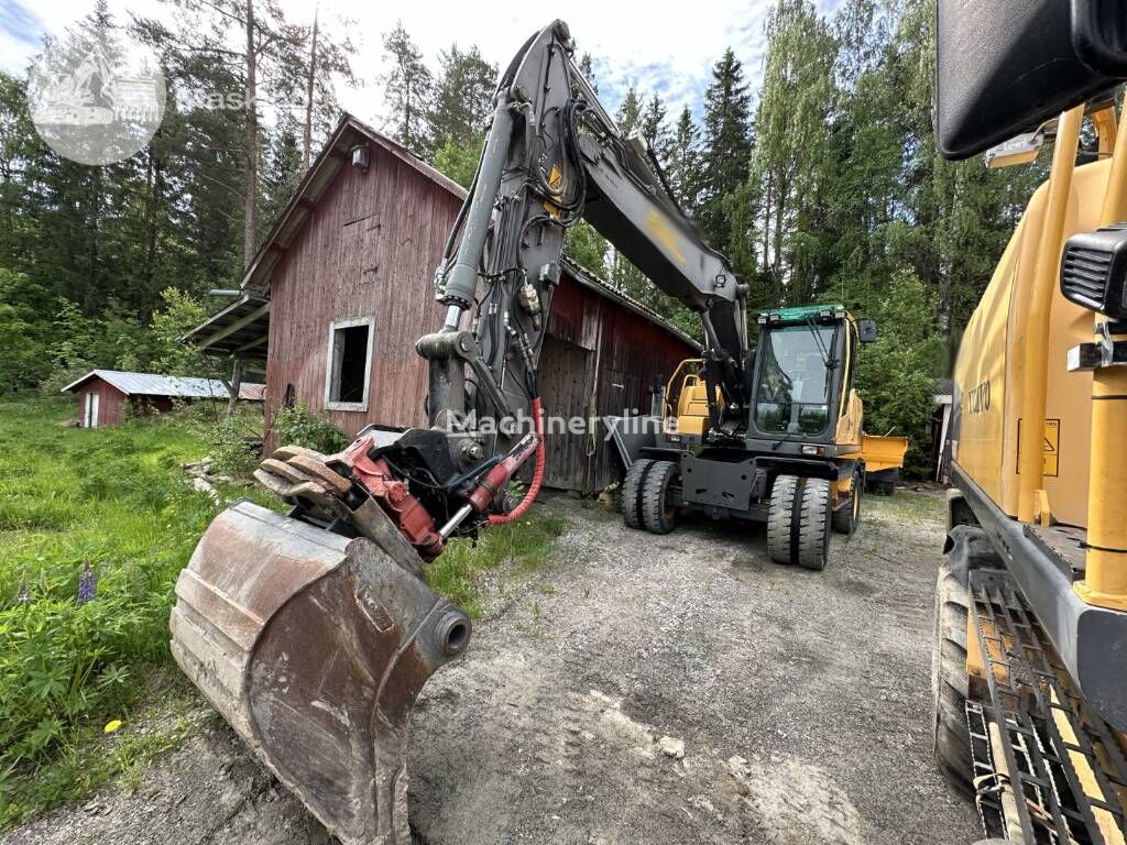 kolesové rýpadlo Volvo EW 160 C med vagn!