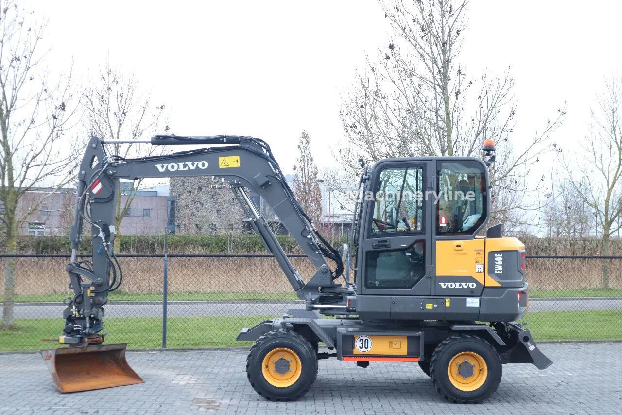 Escavadora de rodas Volvo EW 60 E | DEMO | 30 KM/H | ROTOTILT + GRIPPER | BUCKET a venda | Machineryline BR Escavadora de rodas Volvo EW 60 E | DEMO | 30 KM/H | ROTOTILT + GRIPPER | BUCKET - Machineryline