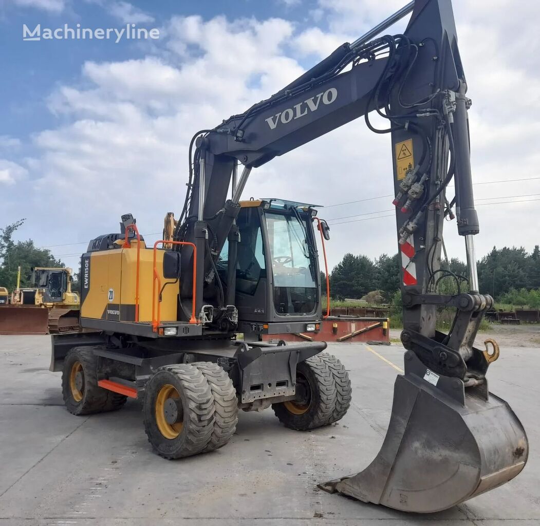 excavator pe roţi Volvo EWR150E