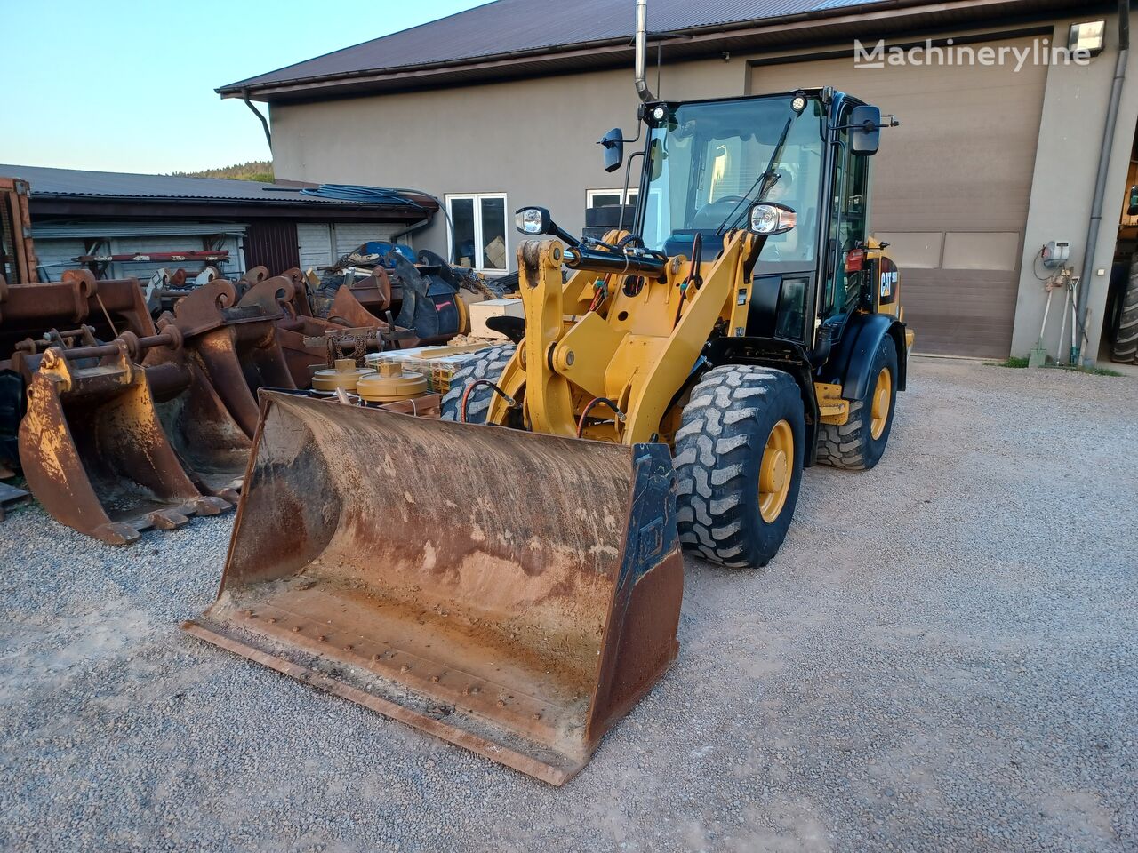 фронтальний навантажувач CAT 906 M