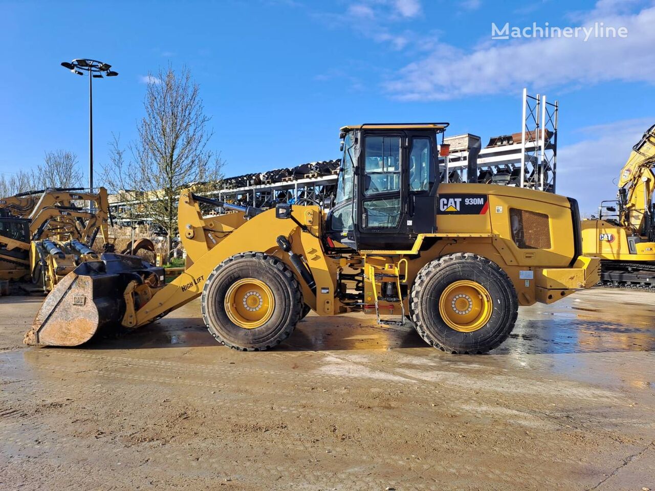 CAT 930M wheel loader