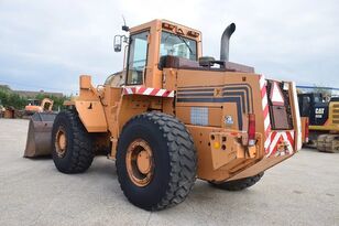 Case 821B lastikli yükleyici