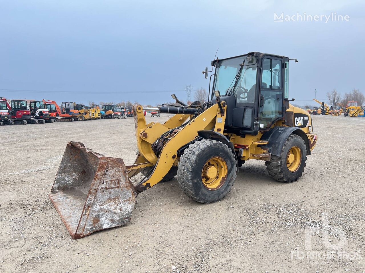 máy xúc lật Caterpillar 908M