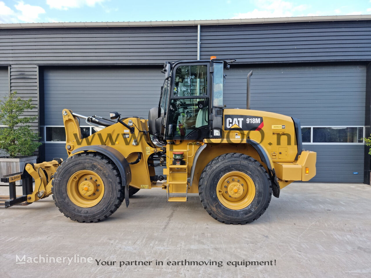 Caterpillar 918M wheel loader