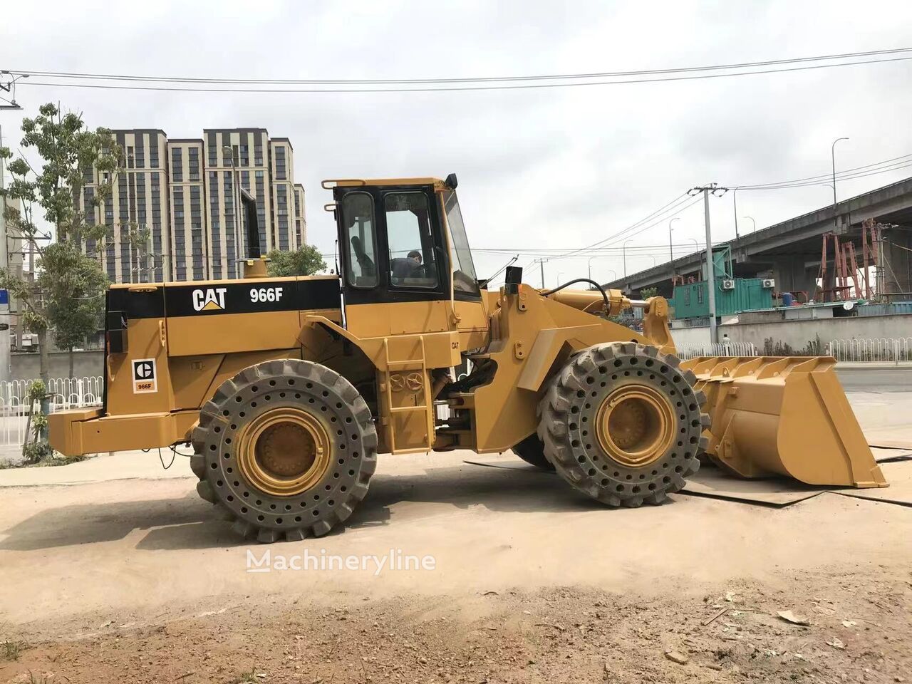 Caterpillar 966F lastikli yükleyici - Machineryline