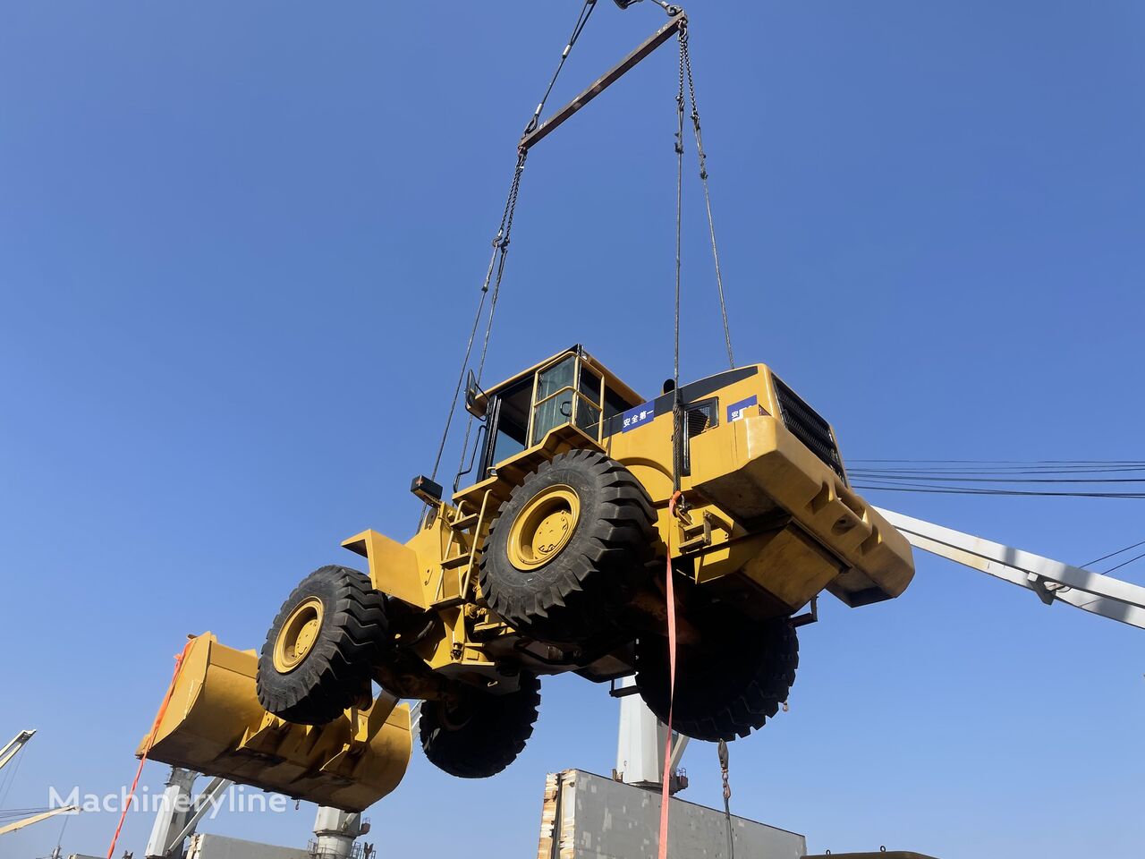 натоварувач со тркала Caterpillar 966G