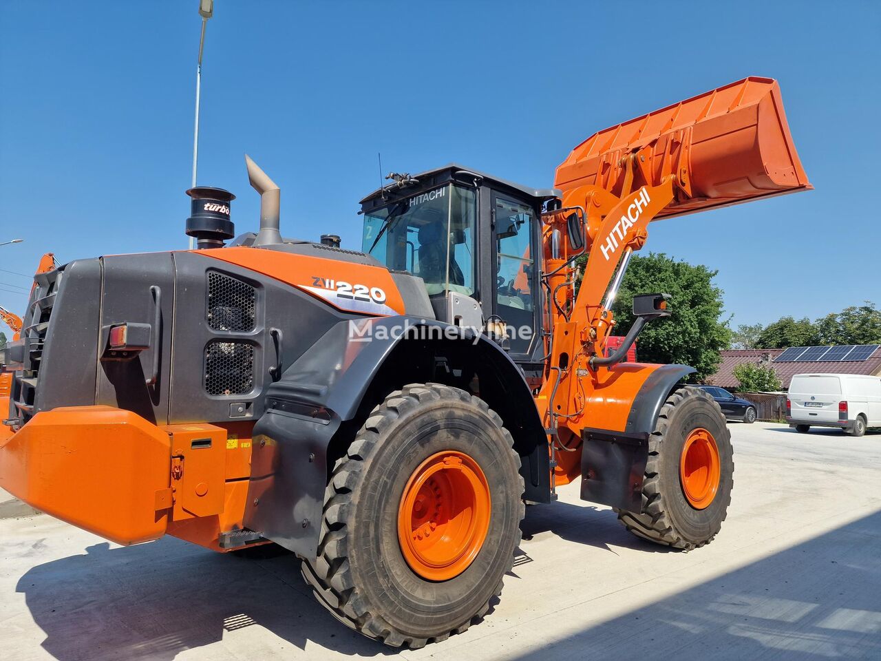 Hitachi ZW220-6 lastikli yükleyici