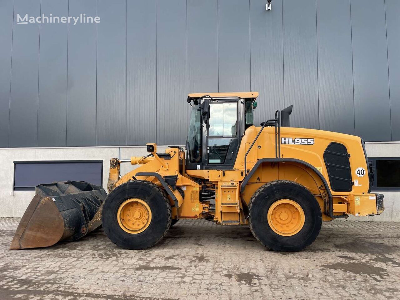 Hyundai HL955 wheel loader