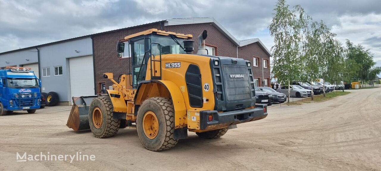 Hyundai HL955 wheel loader