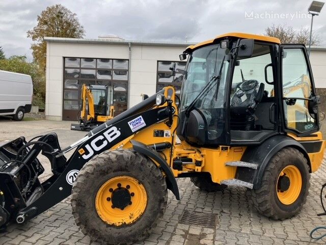 JCB 409 lastikli yükleyici