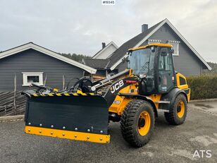 جرافة ذات عجلات JCB 409SV Wheel Loader w/ Bucket, Pallet Fork and Folding Plow. 100