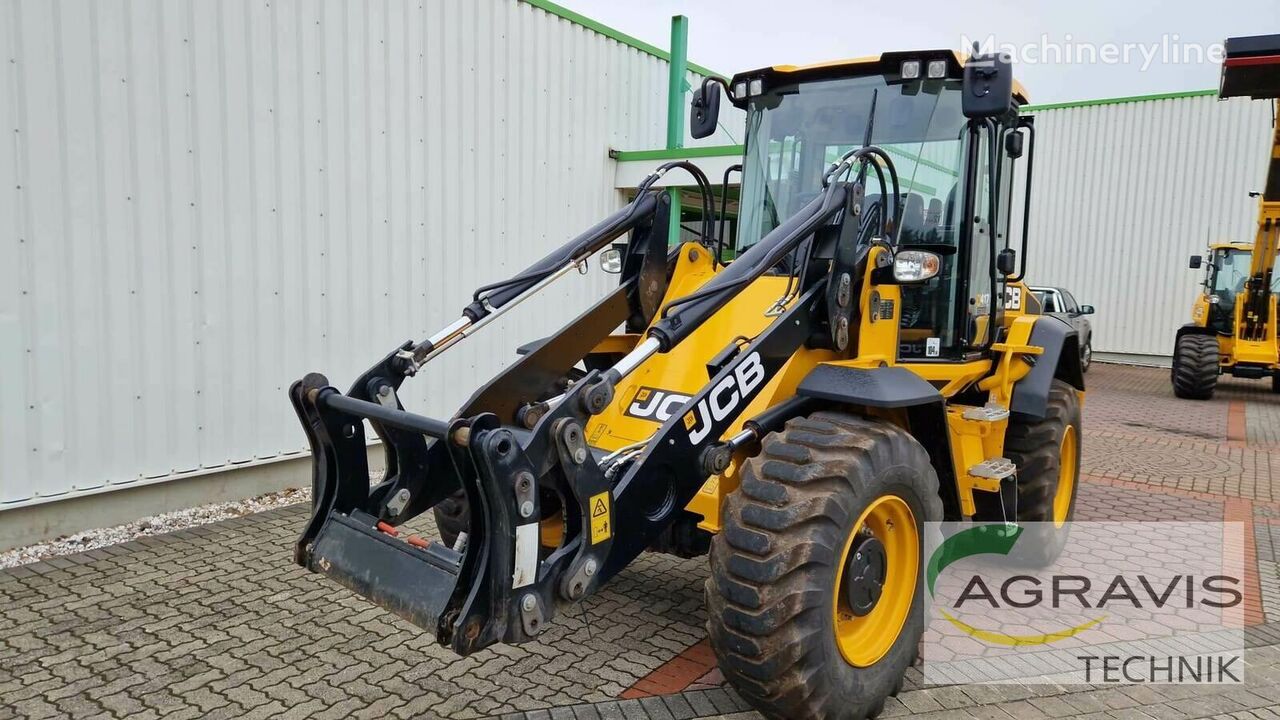 جرافة ذات عجلات JCB 417 HT