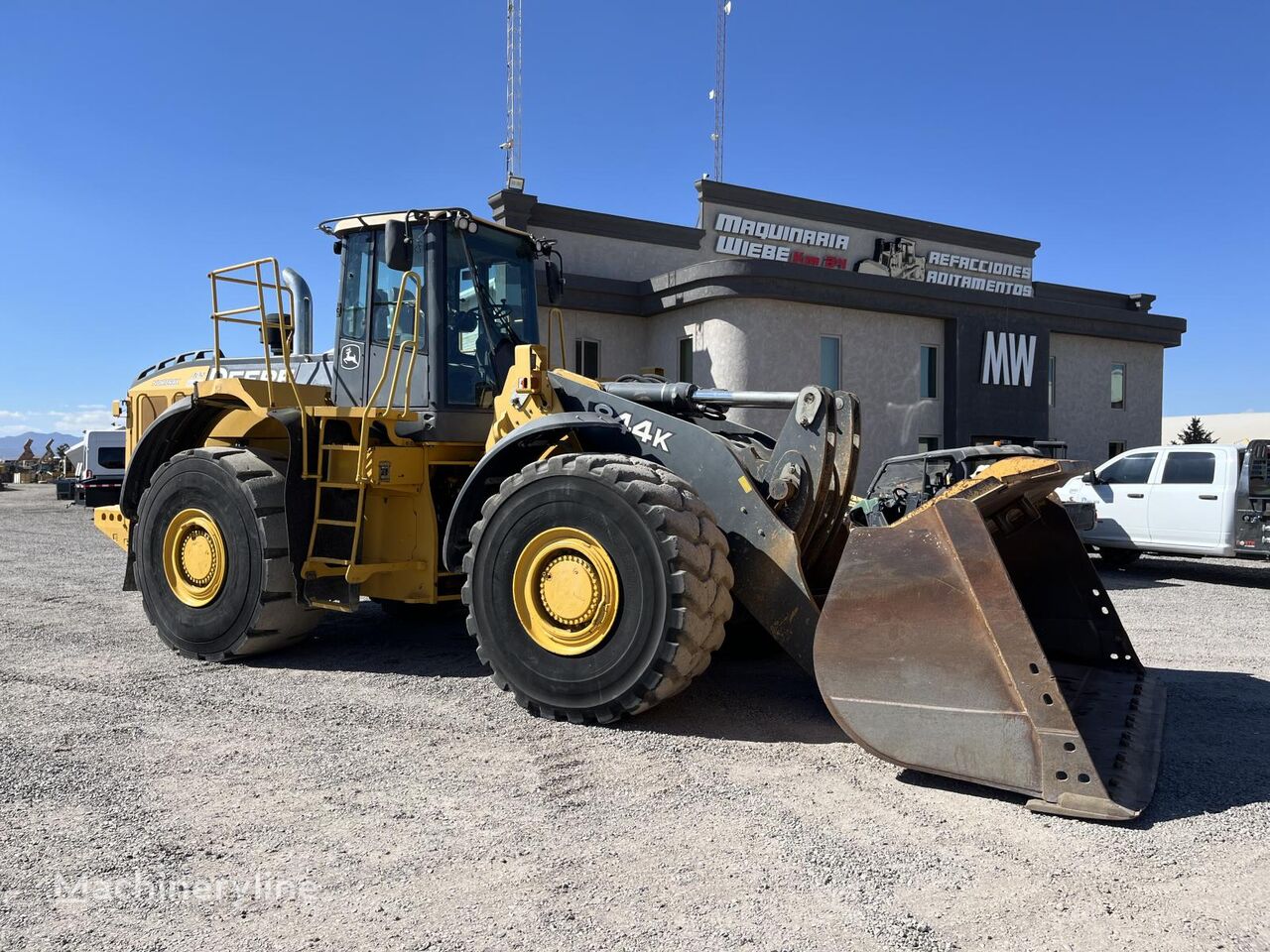 chargeuse sur pneus John Deere 844K