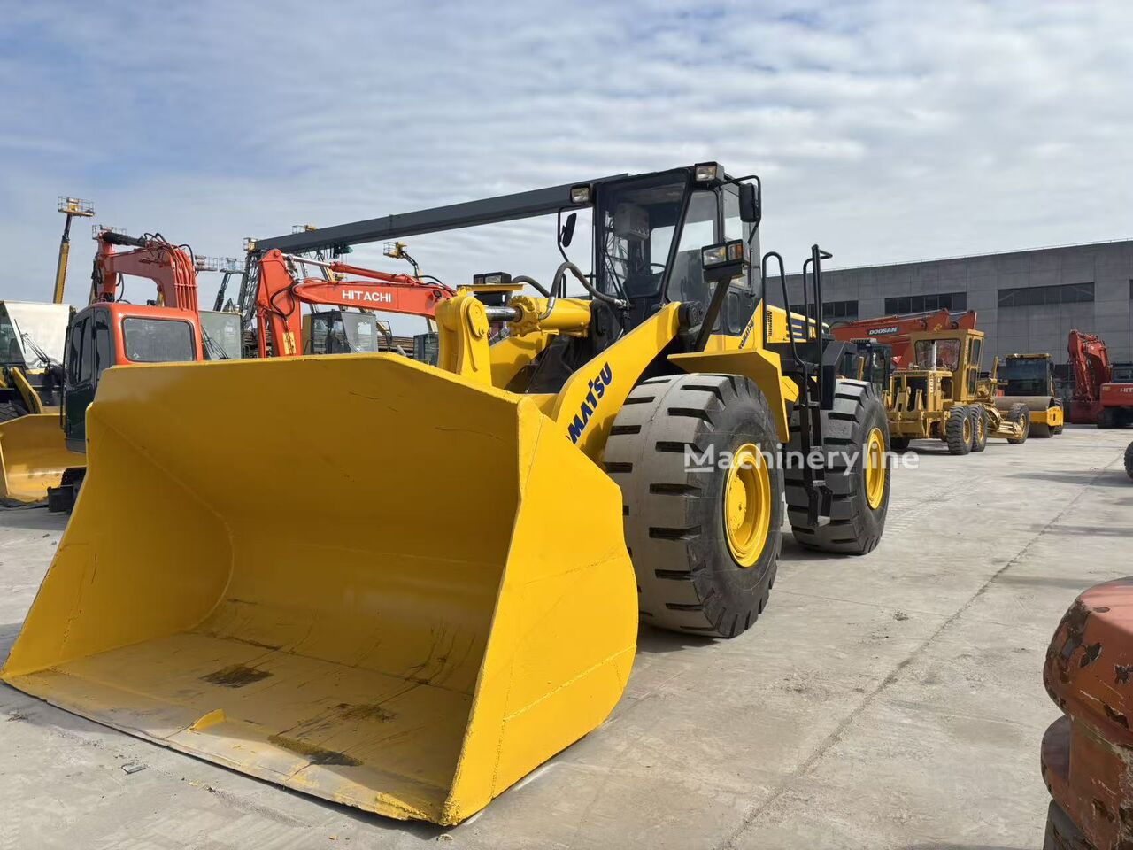 Pala gommata Komatsu WA470 - Machineryline