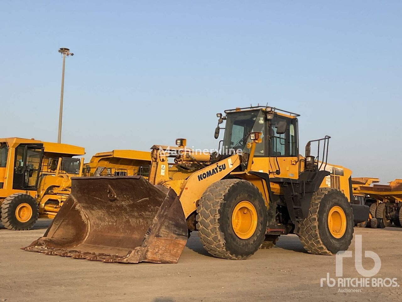 Komatsu WA480-6 lastikli yükleyici