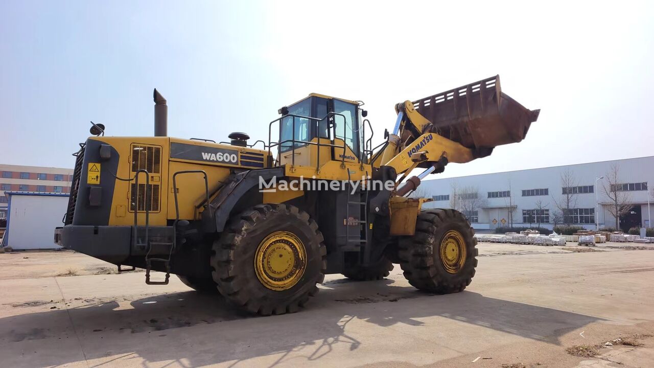 натоварувач со тркала Komatsu WA600-6