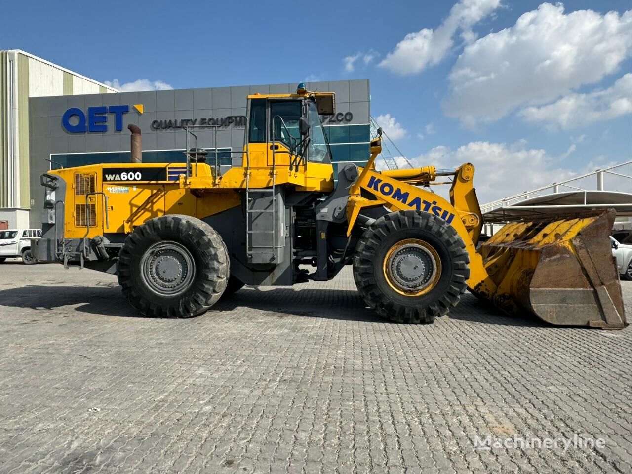 Komatsu WA600-6 wheel loader