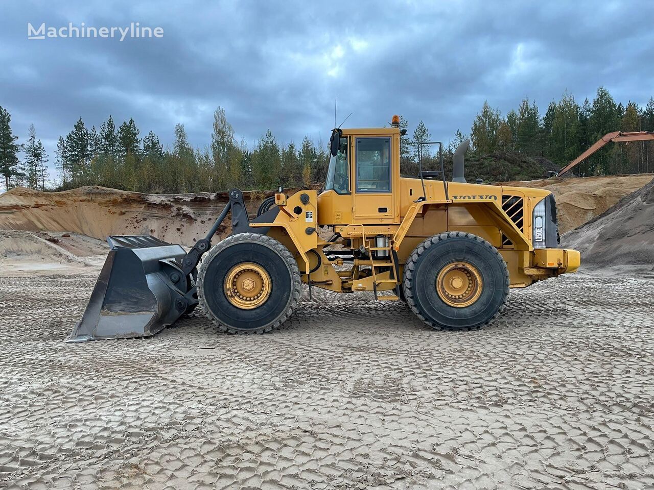 máy xúc lật Volvo L 150 E