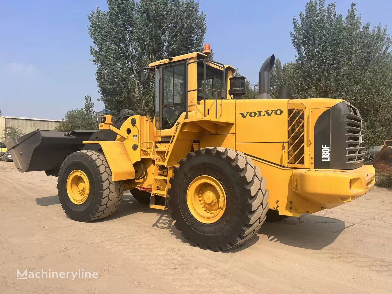 جرافة ذات عجلات Volvo L180F