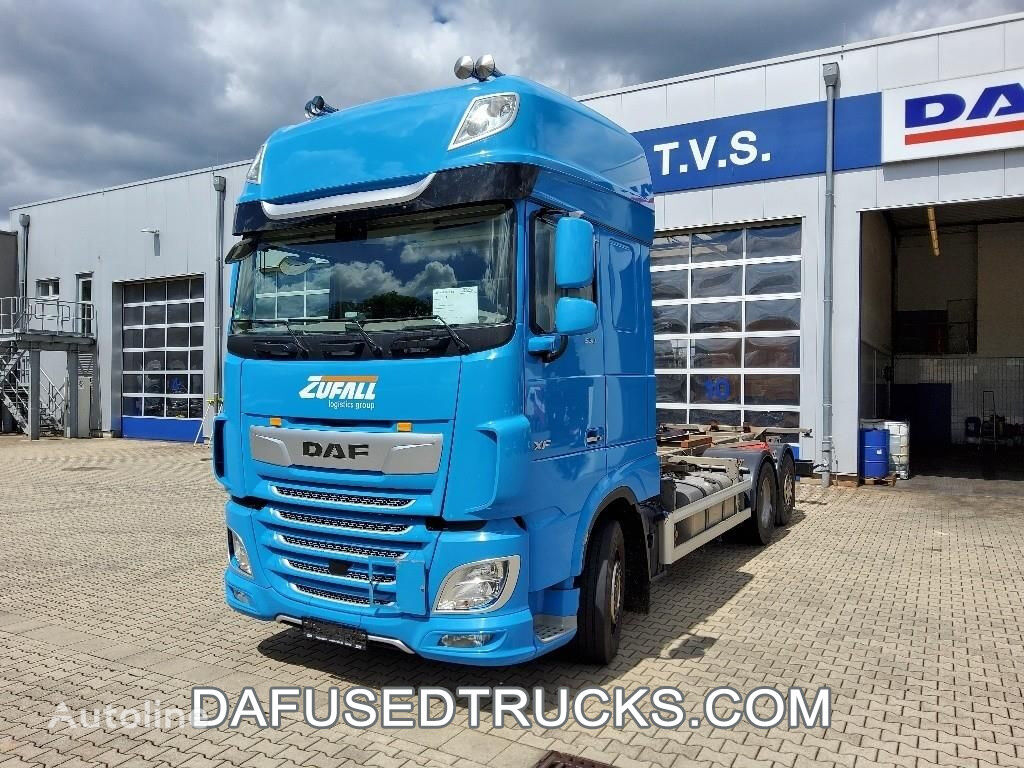 konteinervežis sunkvežimis DAF FAR XF530