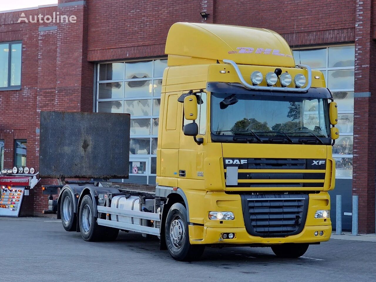 شاحنة نقل الحاويات DAF XF 105.460 Spacecab 6x2 - Manual gearbox - Euro5 - 10 wheels - M