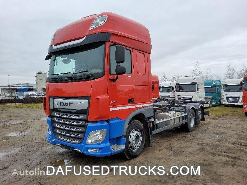 شاحنة نقل الحاويات DAF XF 480 FAR