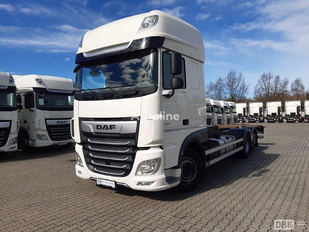 camion porte-conteneur DAF XF480