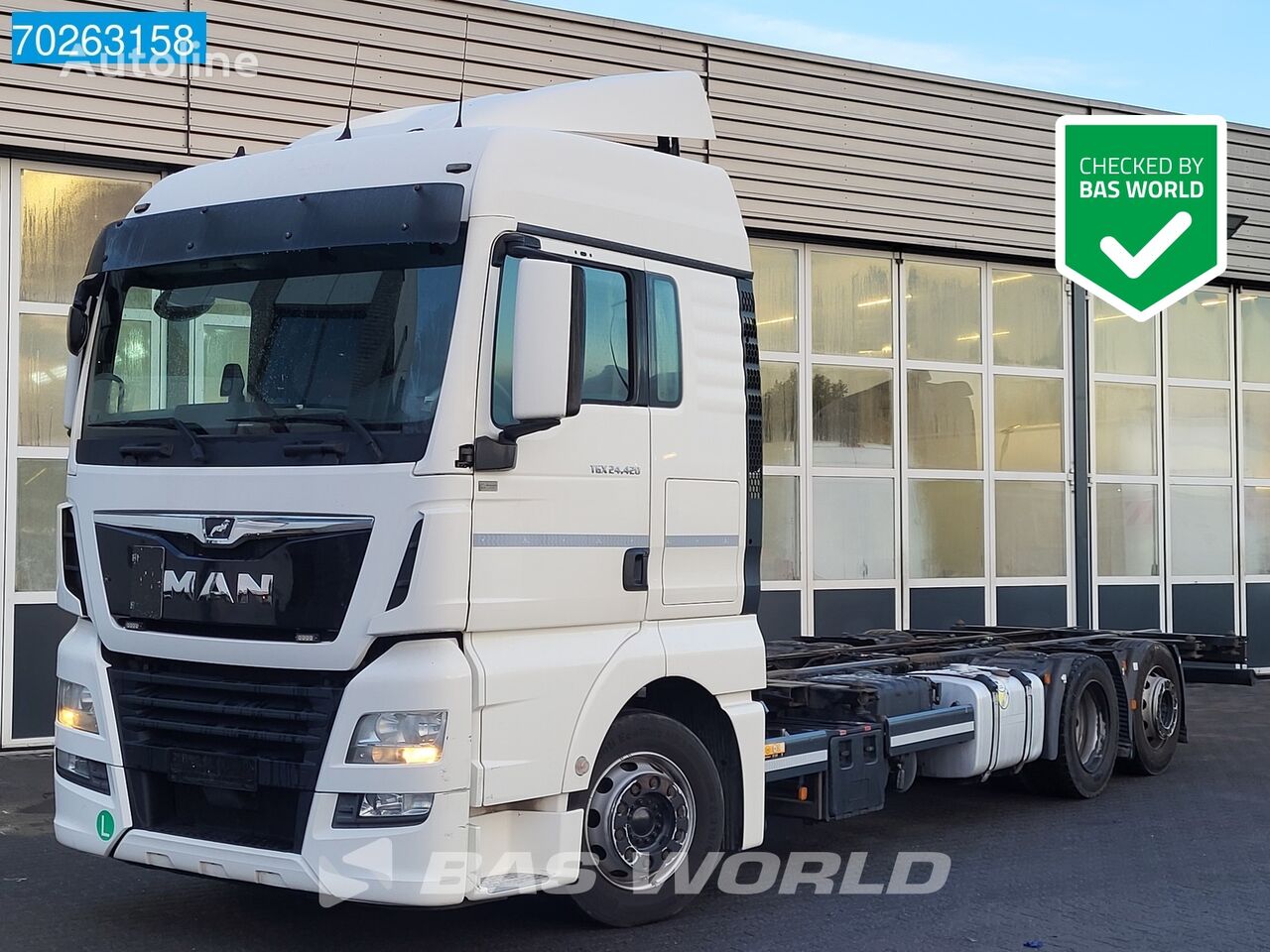 MAN TGX 24.420 6X2 XLX Retarder 2x Tanks Standklima containerchassis