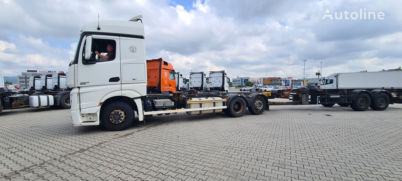 Mercedes-Benz 1842 L container chassis