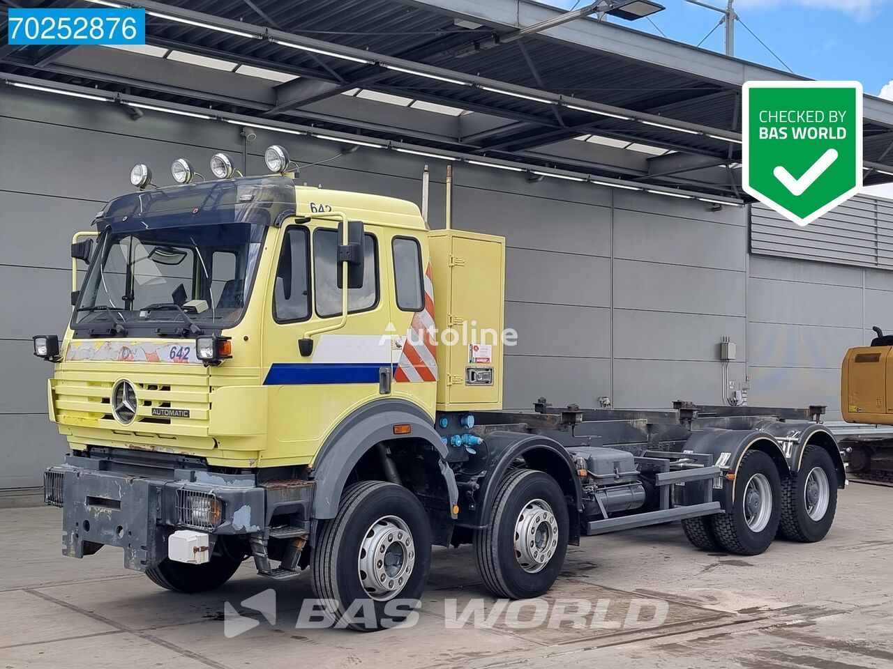 камион-контејнер Mercedes-Benz 3234 8X4 Euro 2