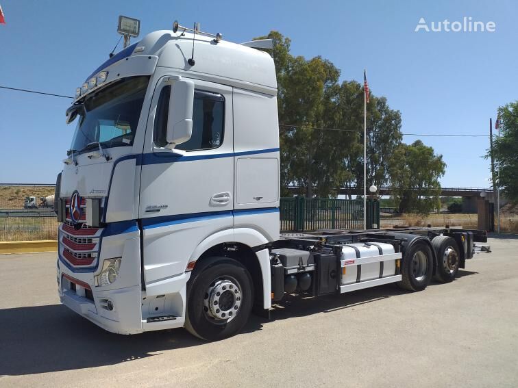 شاحنة نقل الحاويات Mercedes-Benz ACTROS 25 45