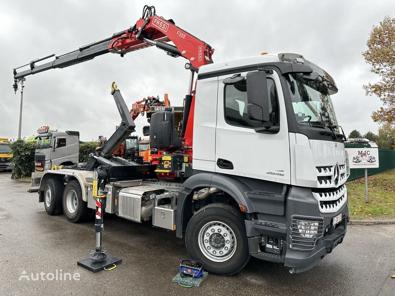 Mercedes-Benz AROCS 2846 6x2 HOOKLIFT + CRANE FASSI F255A (4x) - *19.000km* -  container chassis