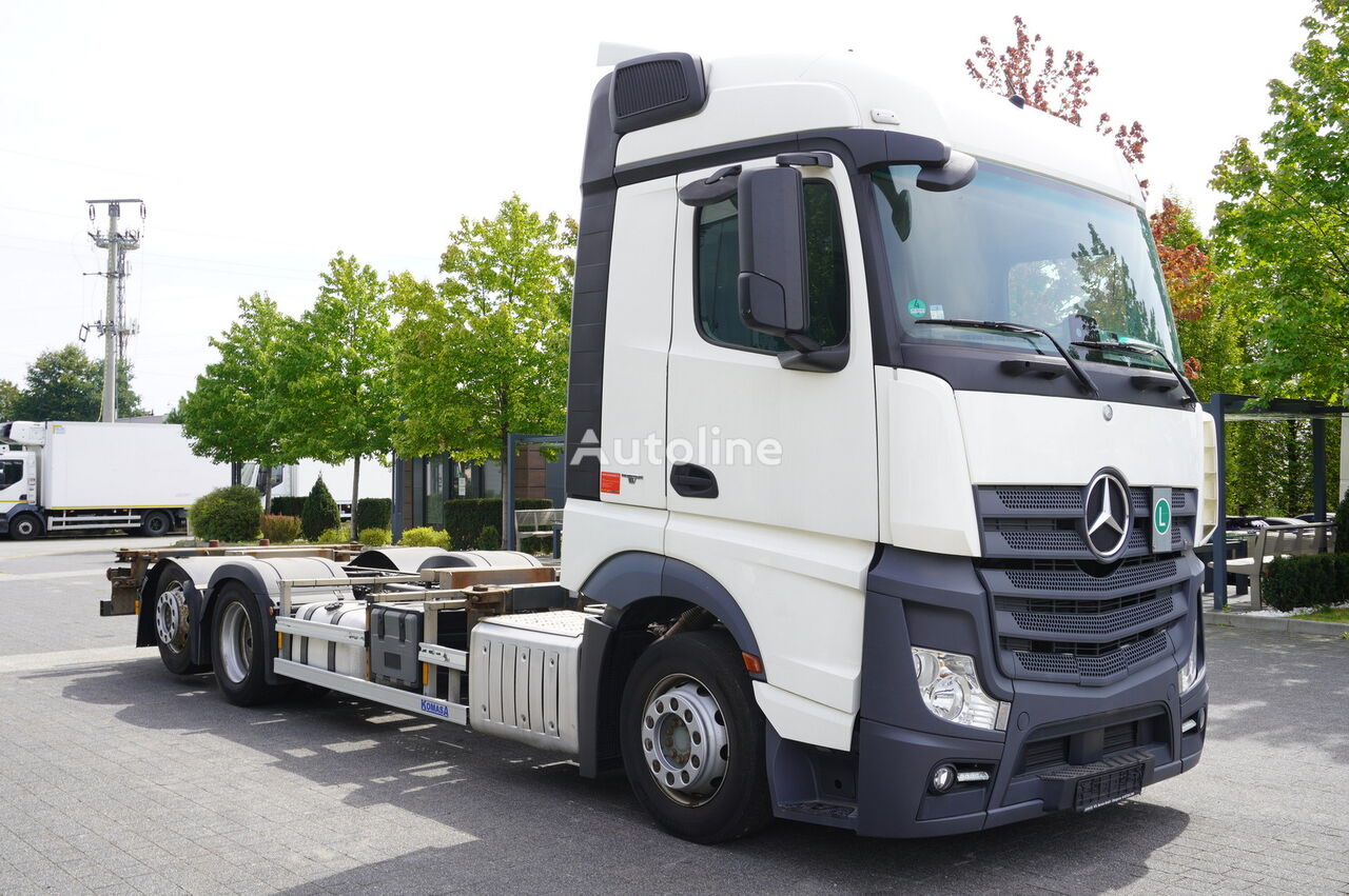 контейнеровоз Mercedes-Benz Actros 2542 Low Deck BDF / 6×2 / E6