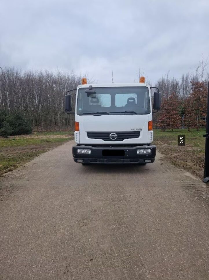 Nissan Atleon 9.220 Hook lift truck  Containerchassis LKW