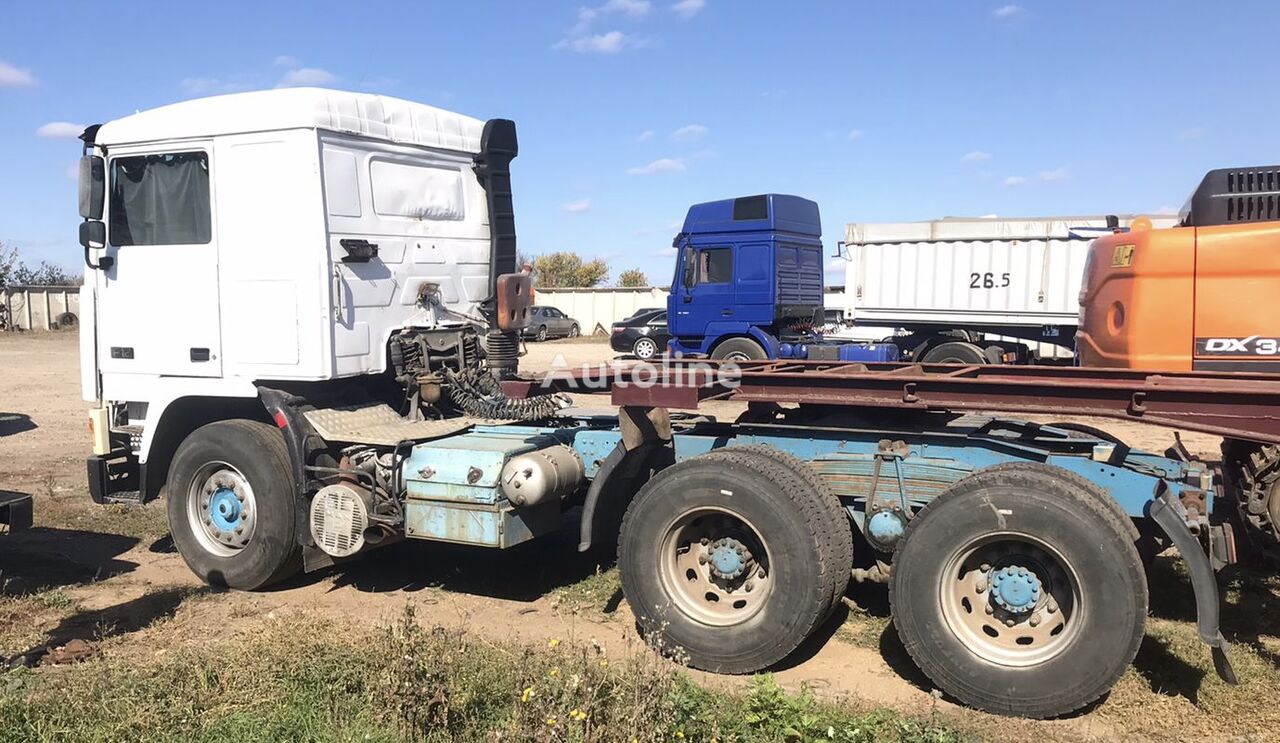 Volvo F 12  camión de contenedores