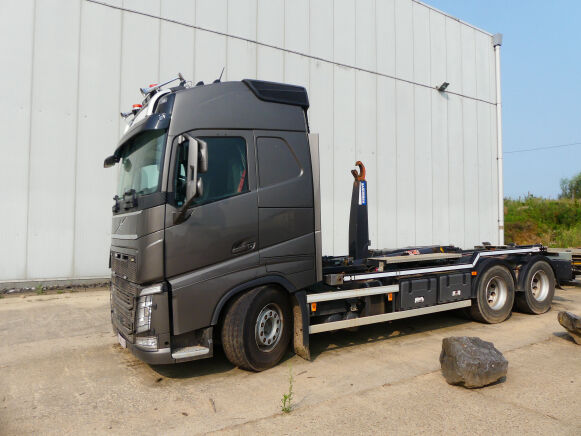 Volvo FH container chassis