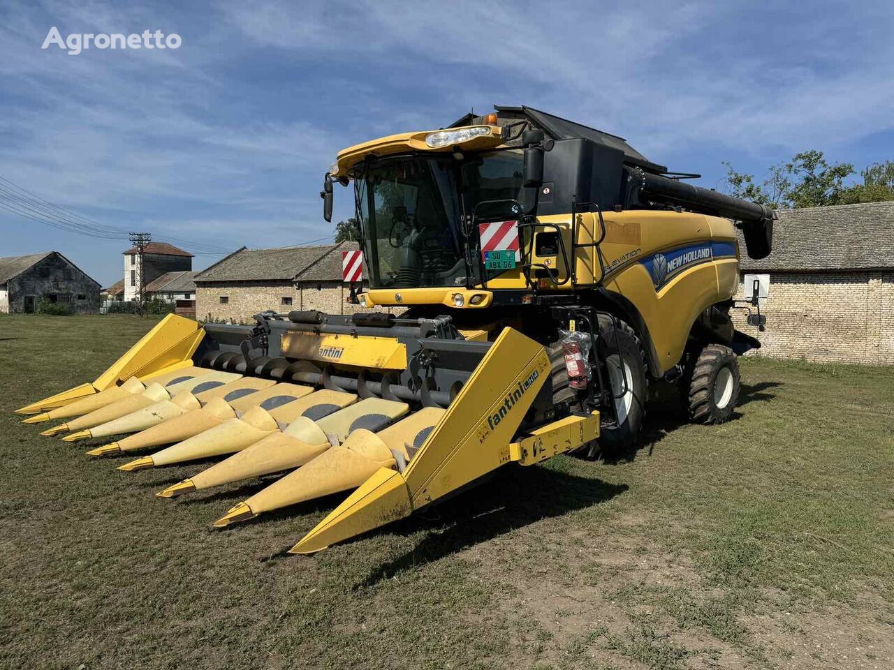 New Holland B8210 kombajn za kukuruz