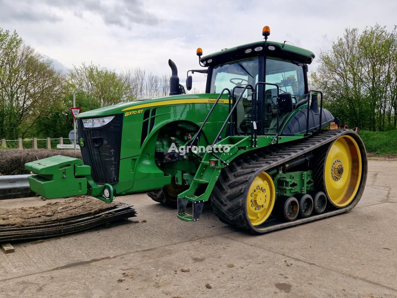 traktor na gosenicah John Deere 8370RT