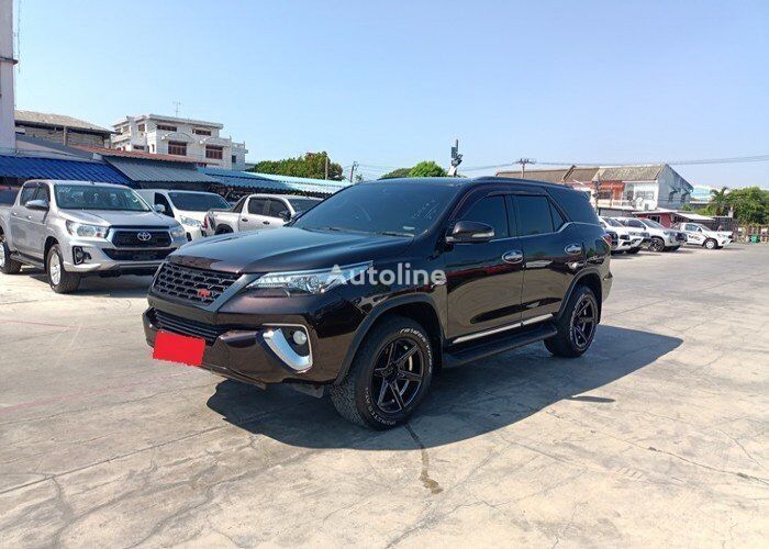 Toyota FORTUNER クロスオーバー