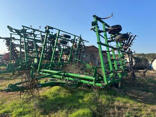 cultivateur John Deere 2210