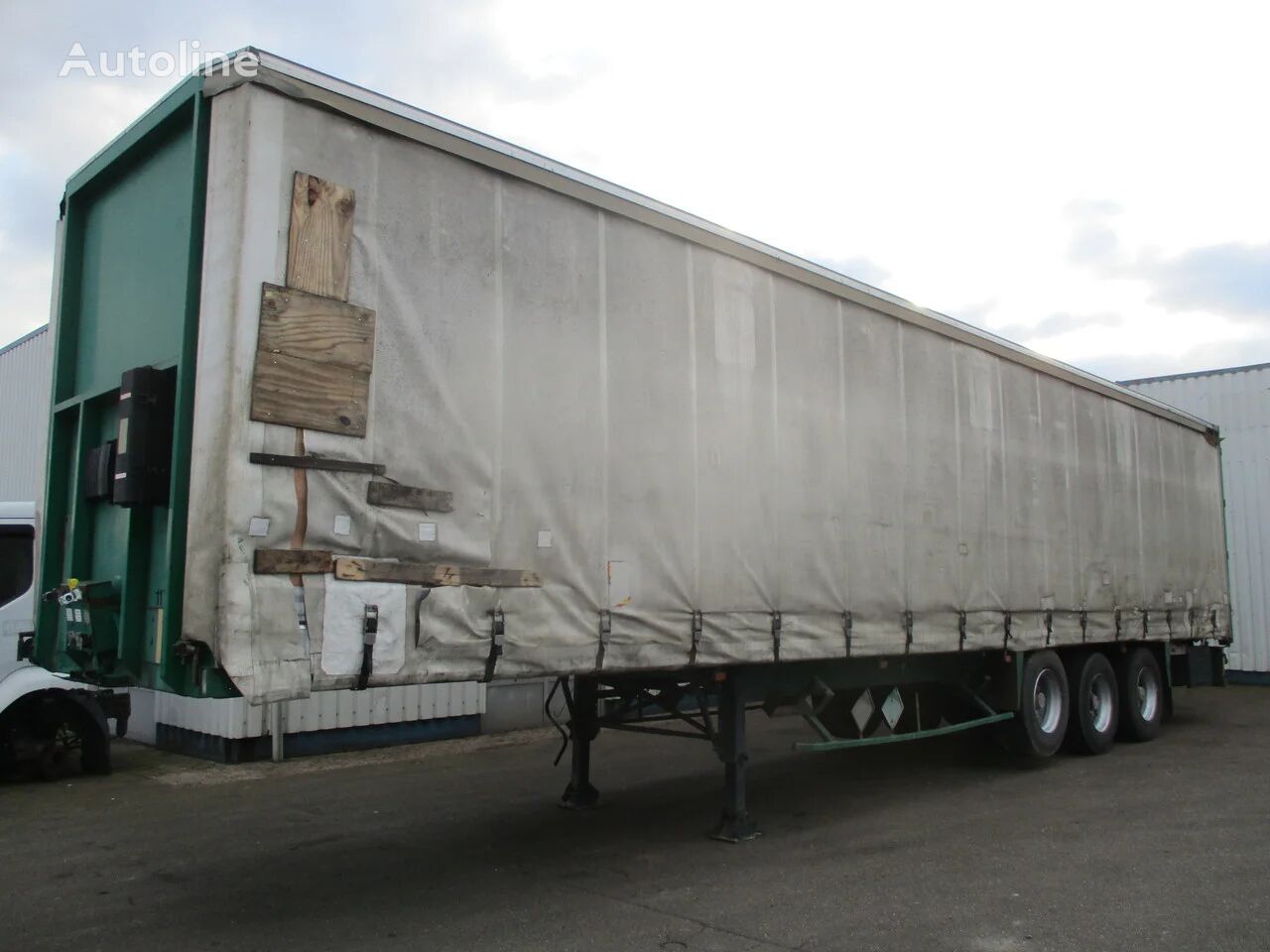 نصف مقطورة ستائر منزلقة Fruehauf TF34C , 3x SMB Axle , Drum Brakes , Air Suspension