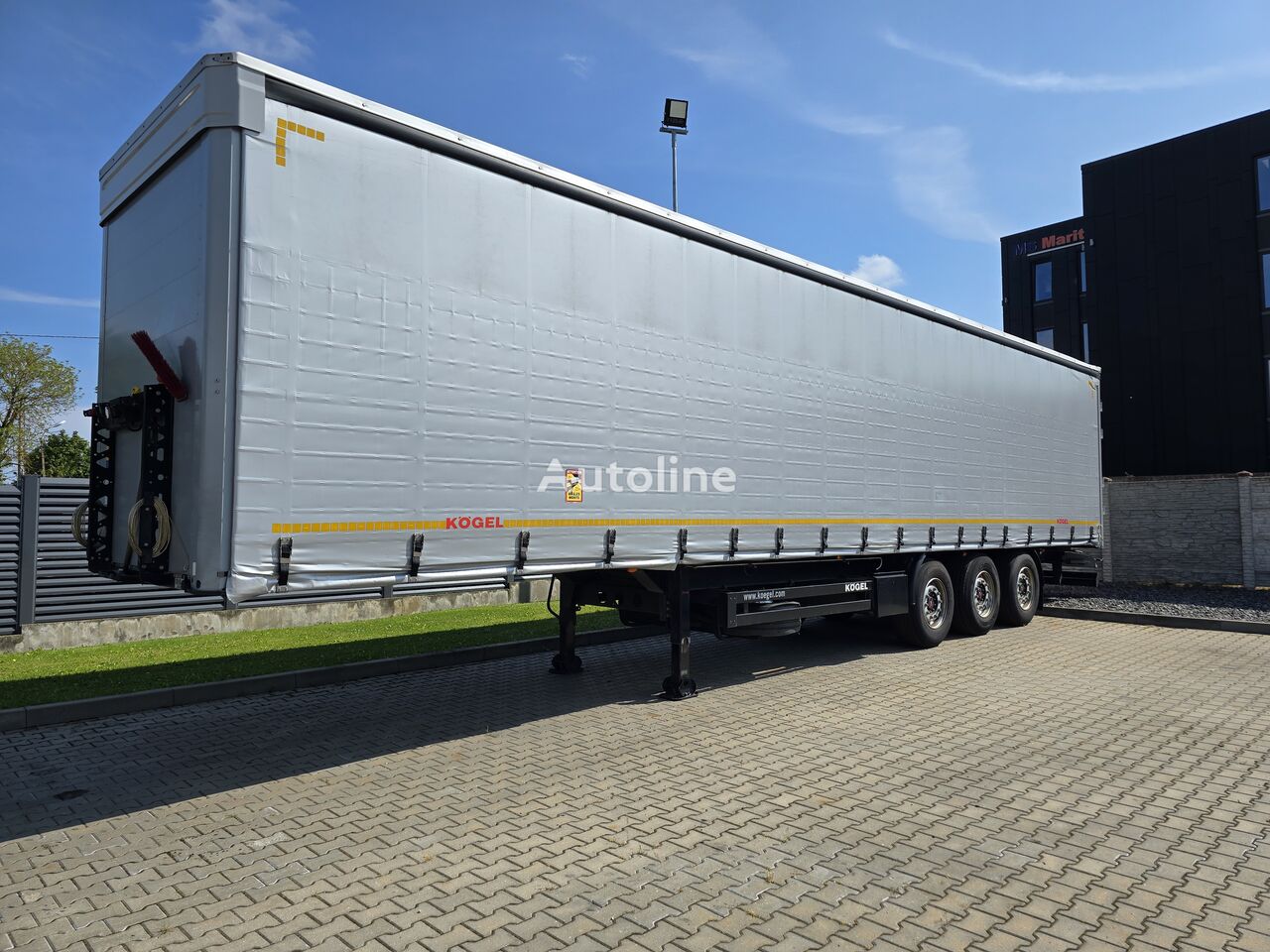 Kögel curtain side semi-trailer