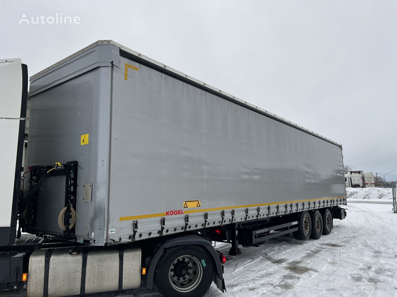 Kögel SN24 curtain side semi-trailer