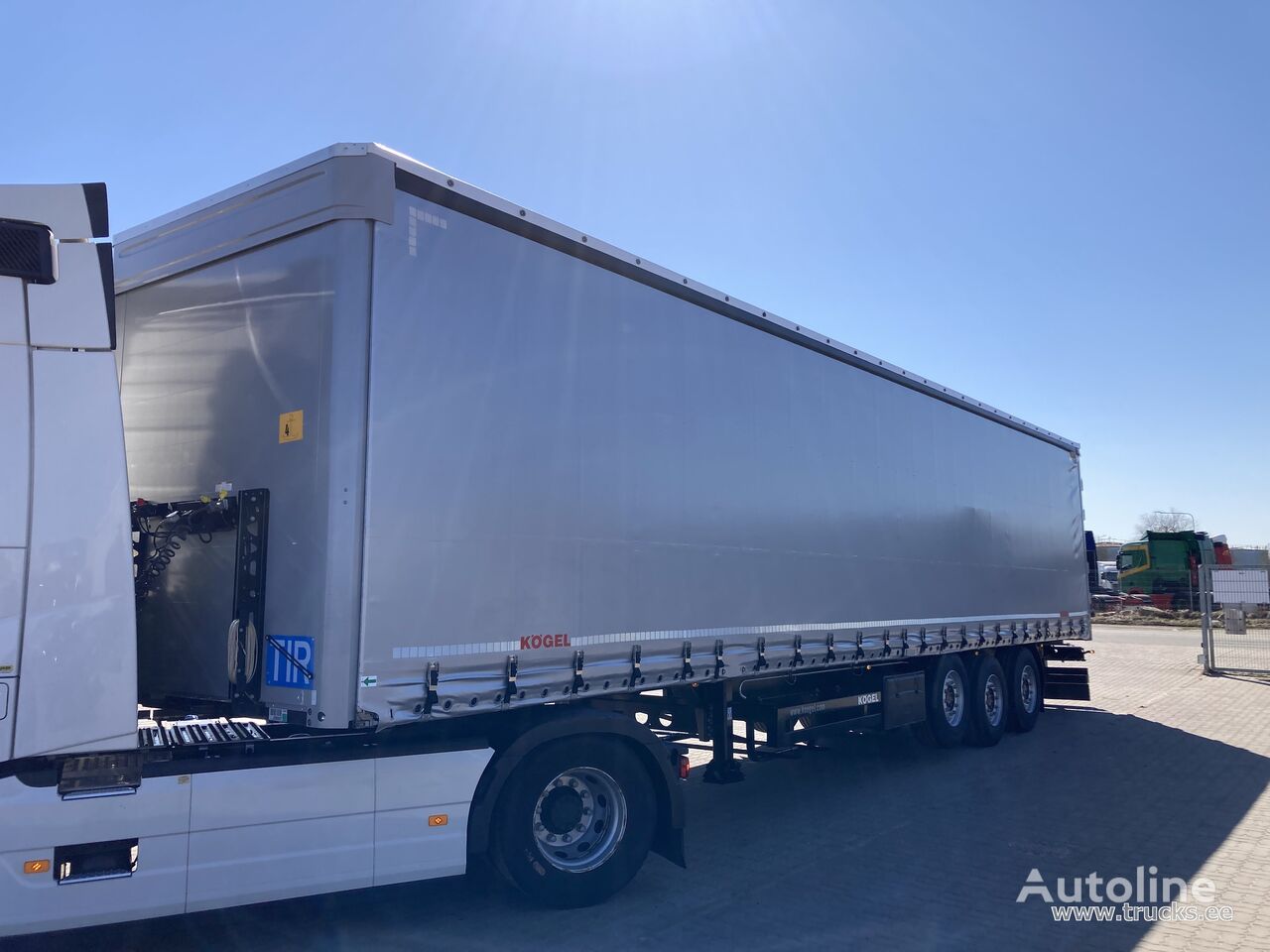 Kögel SN24 TIR Tõstetava katusega curtain side semi-trailer