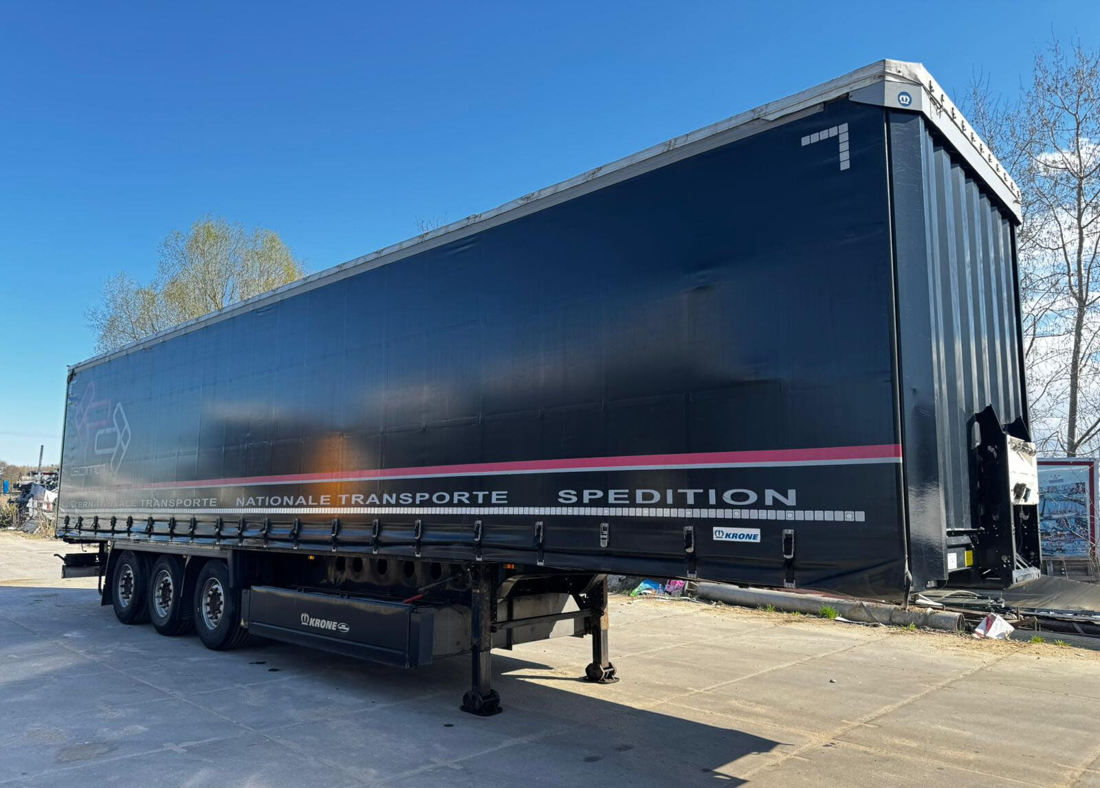 Camion Krone Standard / con sponde laterali a tenda