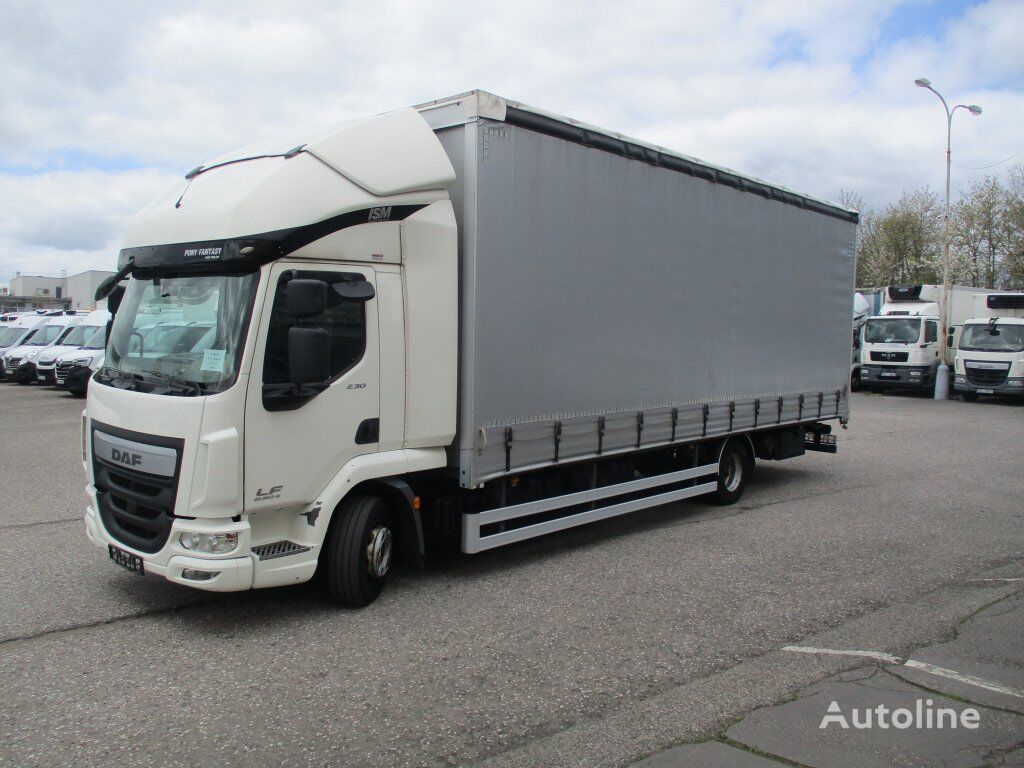 DAF LF 12.230 camión con lona corredera