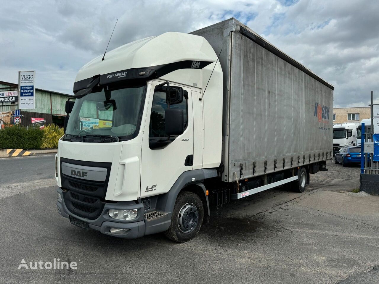 DAF LF 220 FA curtainsider truck