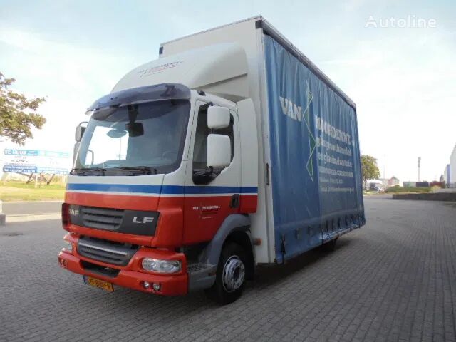 DAF LF 45 camión con lona corredera