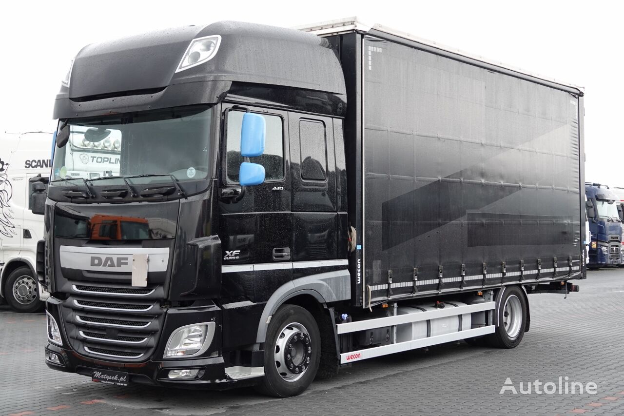 DAF XF 440  camión con lona corredera